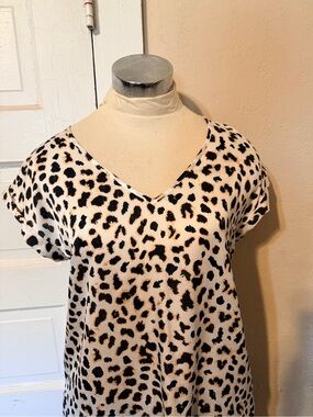 Express Leopard Print V-Neck Tunic - Black & Cream